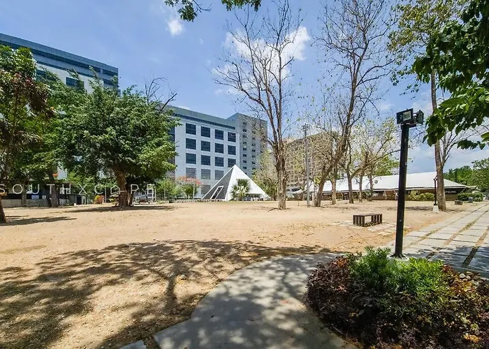 Furnished 1-bedroom In Avida Towers Riala, It Park With Fast Wifi, Netflix, Pool And Apartment