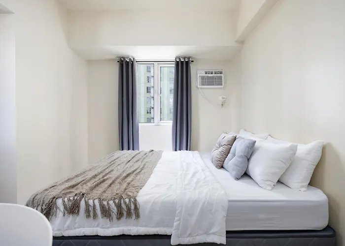 Furnished 1-bedroom In Avida Towers Riala, It Park With Fast Wifi, Netflix, Pool And Cebu